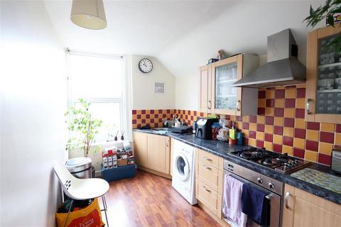 2 bedroom apartment to rent, Spencer Road, South Croydon