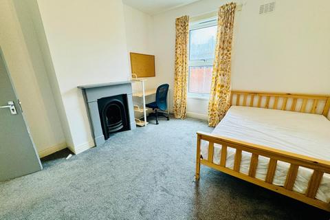 2 bedroom terraced house to rent, Leeds LS6