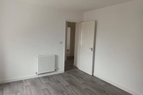 2 bedroom flat to rent, Pembroke Dock SA72