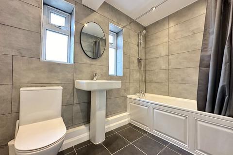 2 bedroom apartment to rent, 287 Ballards Lane, London N12
