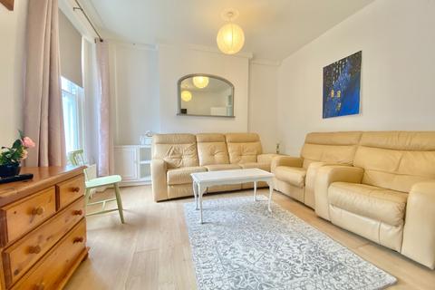 3 bedroom flat to rent, London N19