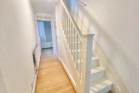 3 bedroom flat to rent, London N19