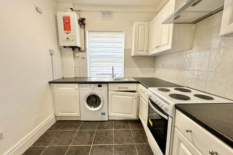 2 bedroom flat to rent, Watford Way, London NW7