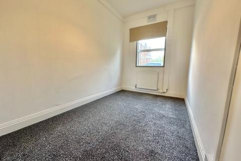 2 bedroom flat to rent, Watford Way, London NW7