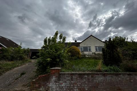 3 bedroom detached bungalow for sale, 115 Park Road, New Barnet, Barnet, Hertfordshire, EN4 9QR