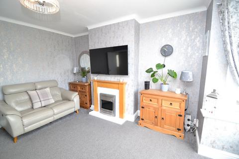 4 bedroom semi-detached house for sale, Windhill, Windhill BD18