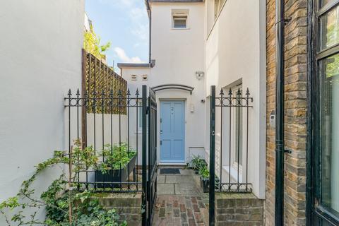 2 bedroom mews to rent, Marty's Yard, Hampstead High Street, London NW3