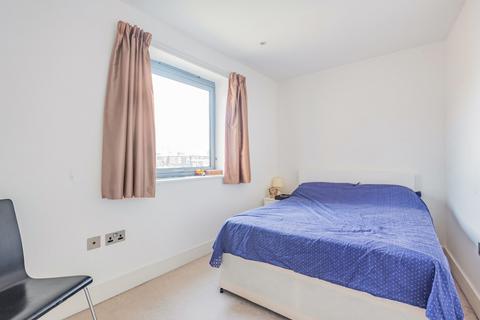 2 bedroom flat to rent, Merton Road Wandsworth SW18