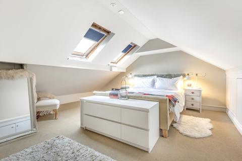 2 bedroom apartment to rent, Duntshill Road London SW18