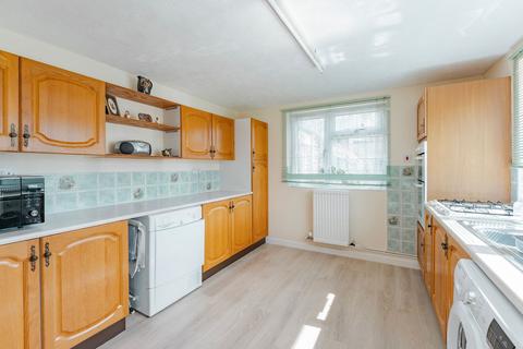11 Blinco Road, Lowestoft, NR32 3PB