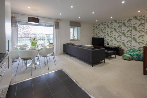 3 bedroom flat for sale, 88 Howells Mere, The Lower Mill Estate, GL7 6BG