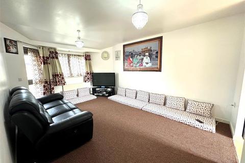 2 bedroom apartment for sale, Lewin Terrace, Bedfont