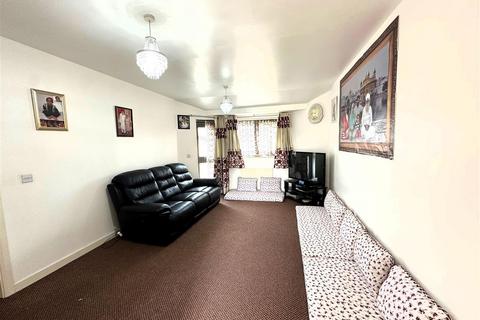 2 bedroom apartment for sale, Lewin Terrace, Bedfont