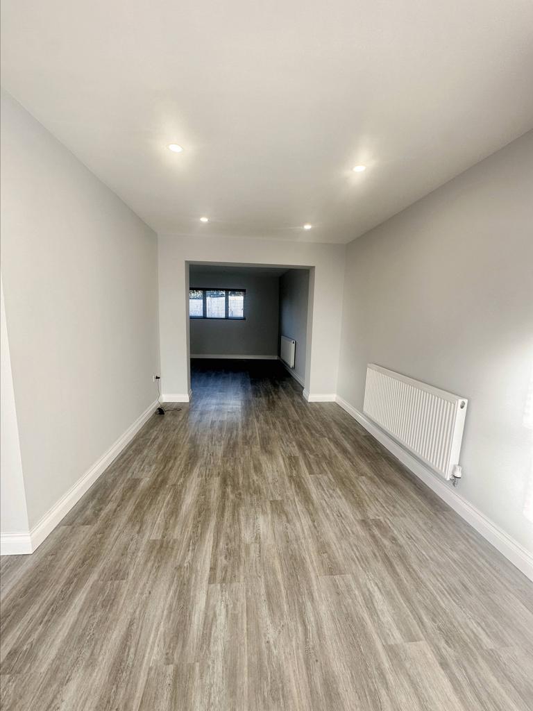 Rosemead Drive, Oadby LE2 4 bed semidetached house £1,400 pcm (£323 pw)