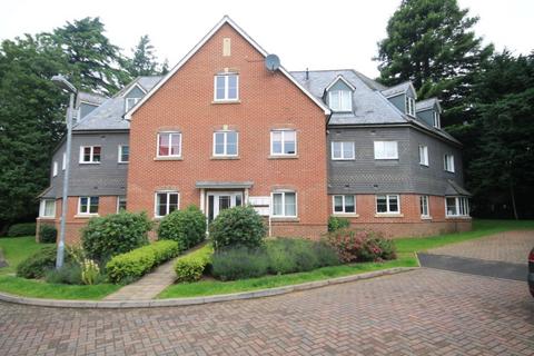 3 bedroom apartment to rent, Meadowlands Drive, Haslemere