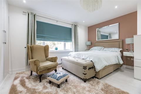 25 The Chase, Romford, RM1 4BE