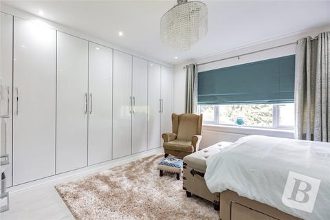 25 The Chase, Romford, RM1 4BE