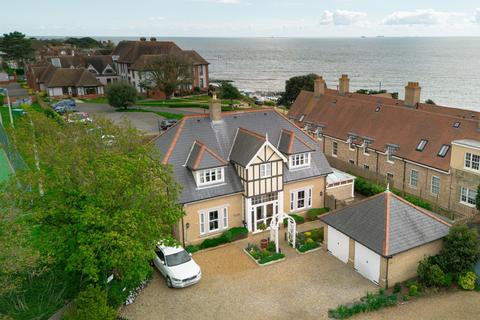 4 bedroom detached house for sale, The Courts, Felixstowe IP11