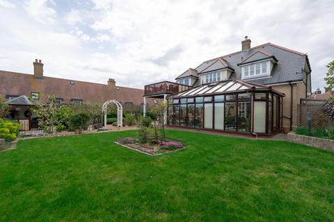 4 bedroom detached house for sale, The Courts, Felixstowe IP11