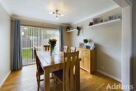 4 bedroom detached house for sale, Kelvedon Close, Chelmsford