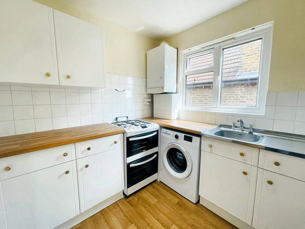 Willesden Lane, London NW2 1 bed flat to rent £1,700 pcm (£392 pw)