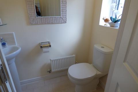 3 bedroom semi-detached house to rent, Birchfield Way, Telford TF3
