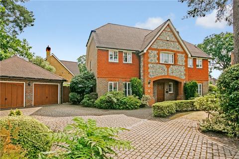 1 Redwing Gardens, West Byfleet, KT14 6QJ