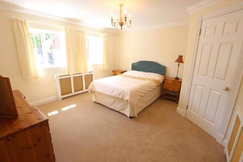 1 Redwing Gardens, West Byfleet, KT14 6QJ