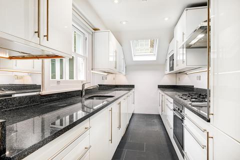 4 bedroom mews to rent, Cadogan Lane, Belgravia, London