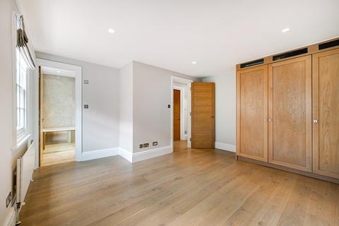 4 bedroom mews to rent, Cadogan Lane, Belgravia, London