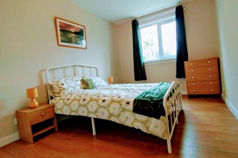 2 bedroom flat to rent, Raeden Crescent, Aberdeen, AB15