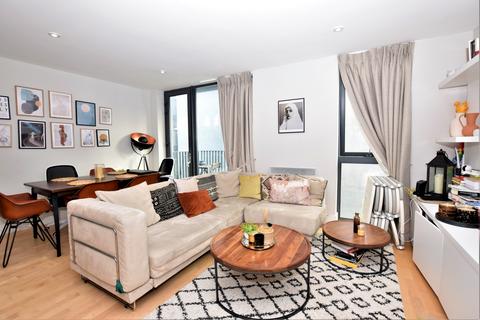 2 bedroom flat to rent, City Walk London SE1