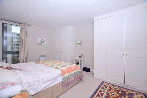 2 bedroom flat to rent, City Walk London SE1
