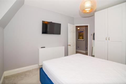 3 bedroom flat to rent, Chiswick Lane, Chiswick, London