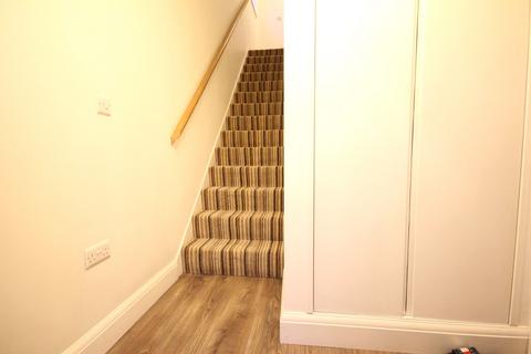 28 Surridge Close, Rainham, RM13 9LL