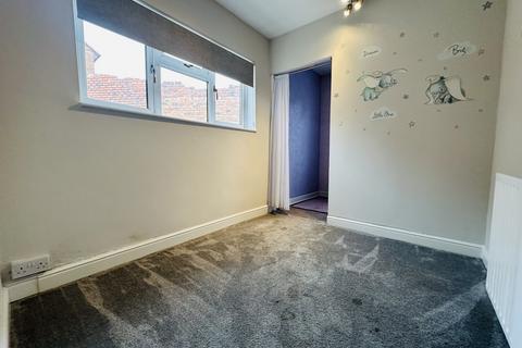 2 bedroom flat to rent, Cradley Road, Cradley Heath, West Midlands, DY2