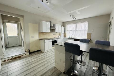 2 bedroom flat to rent, Cradley Road, Cradley Heath, West Midlands, DY2