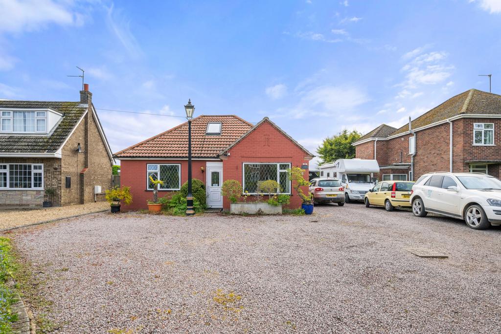 Northorpe Road, Donington, Spalding, PE11 7 bed detached bungalow for