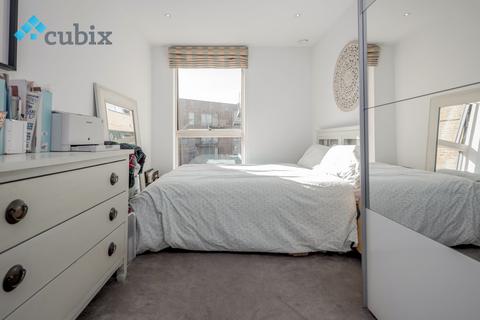 2 bedroom flat to rent, New Paragon Walk, London SE17