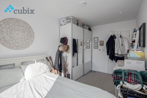 2 bedroom flat to rent, New Paragon Walk, London SE17