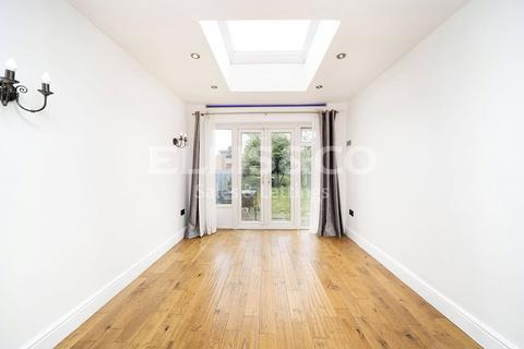 2 bedroom apartment for sale, Sefton Avenue, Mill Hill, London, NW7