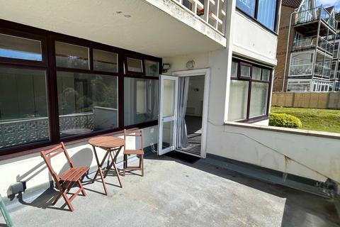 2 bedroom flat to rent, SPACIOUS FLAT AT BOSCOMBE OVERCLIFF