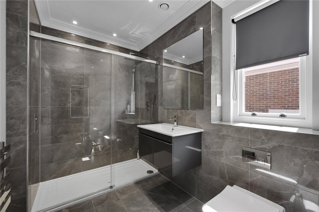 Main En Suite