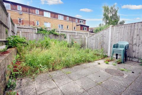 4 bedroom terraced house to rent, Pancras Way, London E3