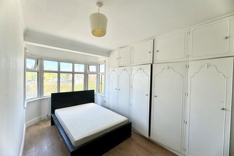 1 bedroom in a house share to rent, Great Cambridge Road, N18
