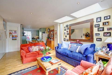 3 bedroom terraced house to rent, Shellwood Road, SW11