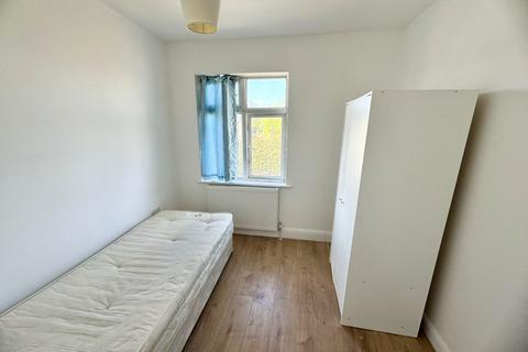 Great Cambridge Road - 1 bedroom in a house share to rent