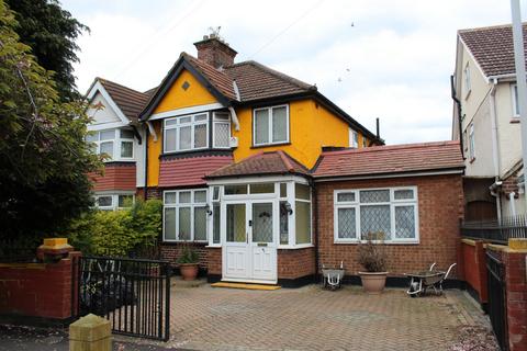 4 bedroom semi-detached house for sale, Wimbourne Avenue, Hayes, UB4