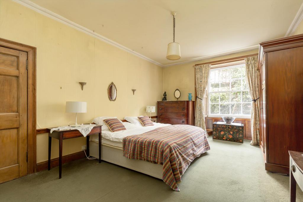 Northumberland Street, Edinburgh, EH3 4 bed flat for sale £650,000