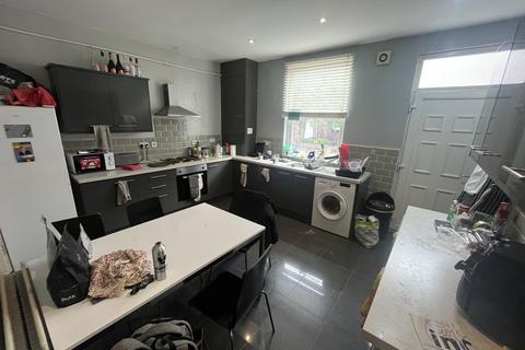 5 bedroom terraced house to rent, Ashville View, Leeds, West Yorkshire, LS6